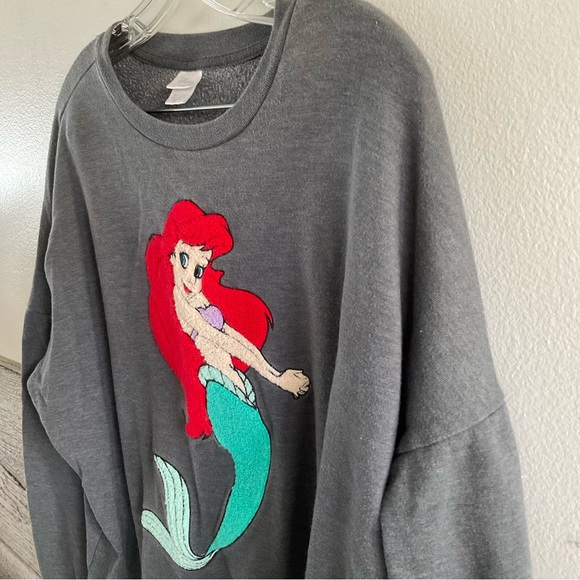 The Little Mermaid Disney pullover sweatshirt size XL (J1) Juniors - Picture 4 of 8